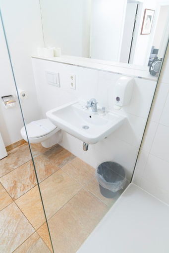 Bathroom 3, Apartments Favoriten, Wien