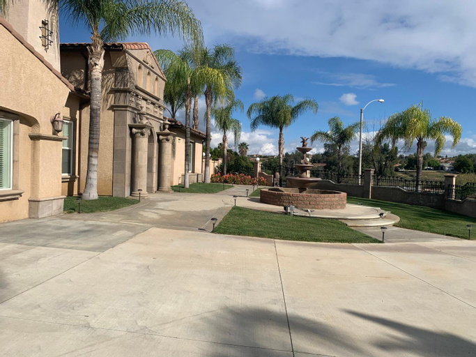 6 bedroom Villa with private pool, Riverside