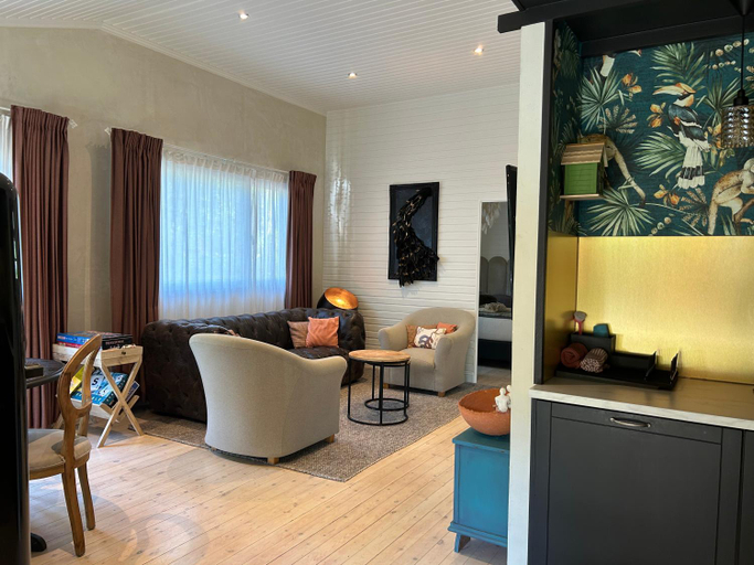 Others 4, Chalet Maurice, Limburg