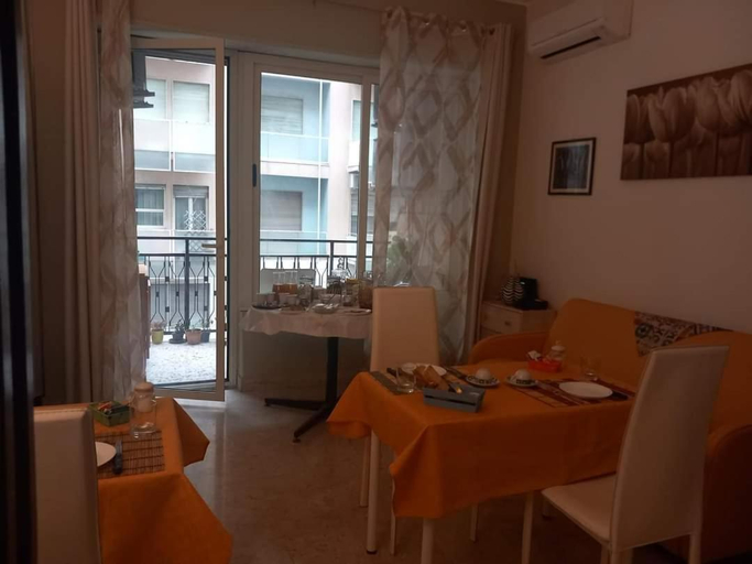 Others 4, La valigia sul letto, Catania
