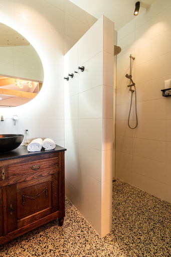 Bathroom 3, B&B De NieuwenHof 'De Voorkamer', Horst aan de Maas