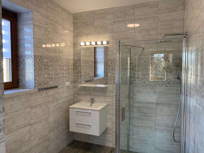 Bathroom 3, Nad morzem 62, Puck