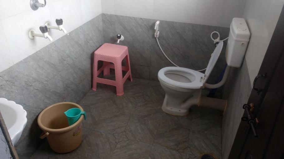 Bathroom 2, HosteLife Gokarna, Uttara Kannada