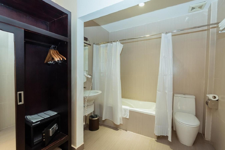 Bathroom 23