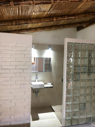 Bathroom 3, New Nautilus Lodge, Puerto López