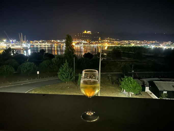 River Town View - Luxury Apartment with Jacuzzi on Terrace, Viana do Castelo