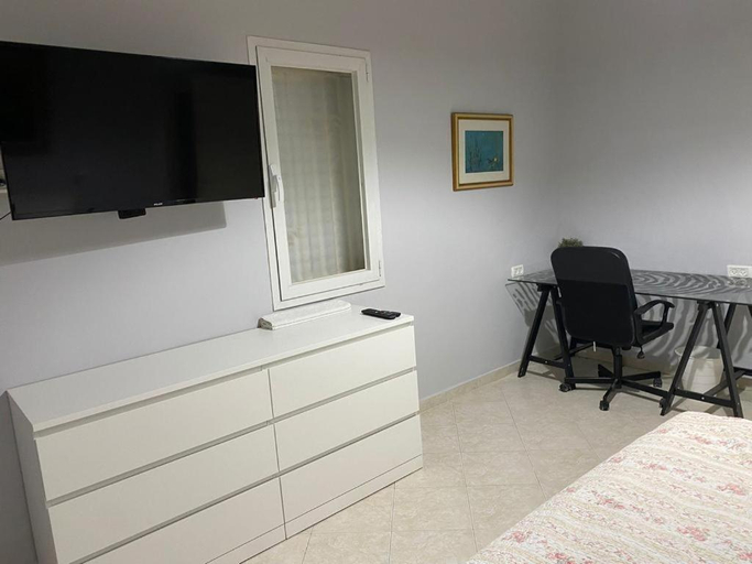Others 4, Hotel Rehovot