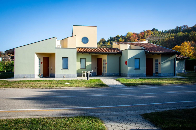 Exterior 12