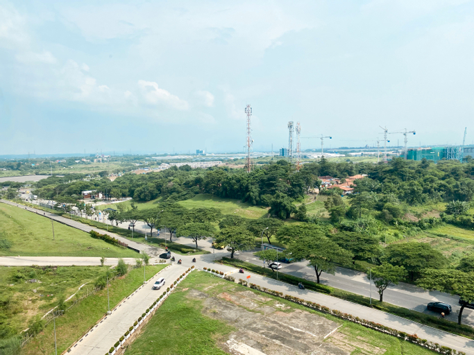Exterior & Views 3, Spacious and Homey 2BR with Extra Room at Meikarta Apartment By Travelio, Cikarang