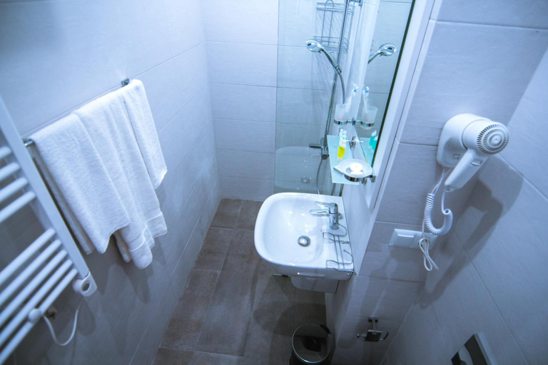 Bathroom 4, Sky Inn Batumi, Batumi