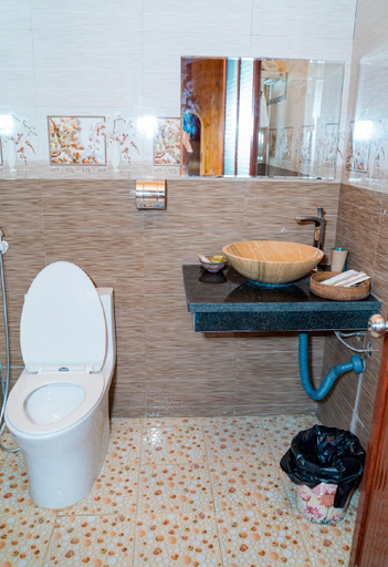 Bedroom 5, Wooden Bungalow lake view include breakfast, Gia Viễn