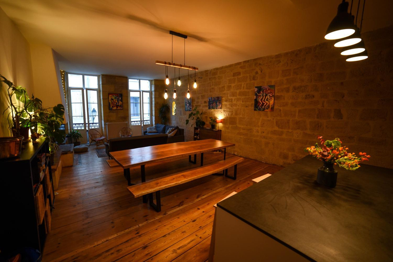 Others 5, Amani Hostel, Gironde