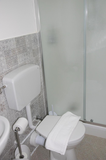 Bathroom 3, Ficodindia Rooms, Syracuse