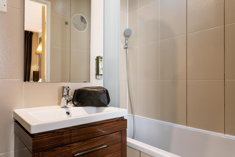 Bathroom 11