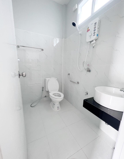 Bathroom 3, BM Beach Resort, Langu