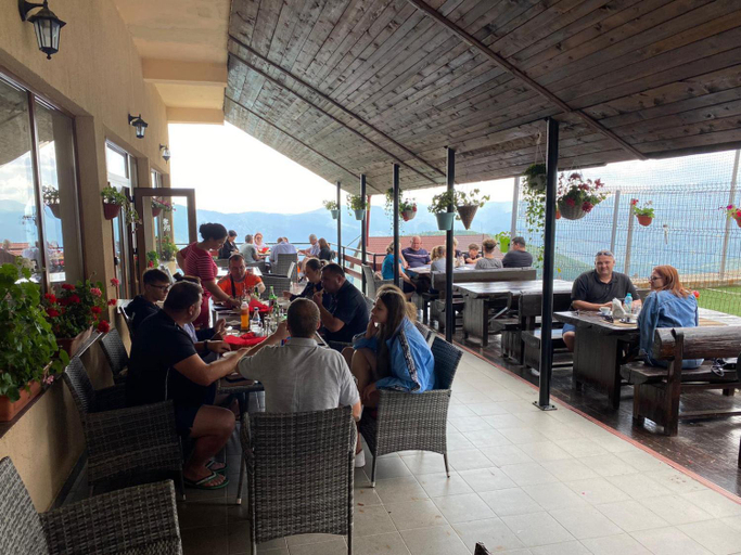 Food & Drinks 4, Pensiunea Craiul Muntilor-Ranca, Novaci
