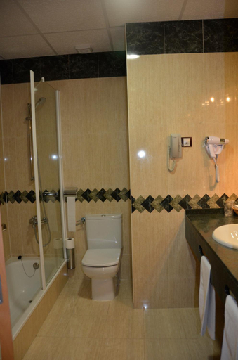 Bathroom 4, La Familia Gallo Rojo, Alicante