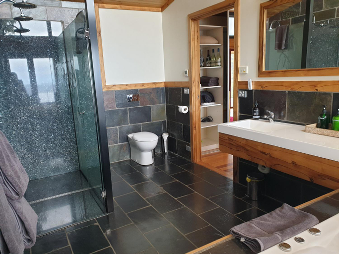Bathroom 16