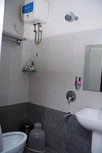 Bathroom 3, Hotel Pratz Inn, Hyderabad