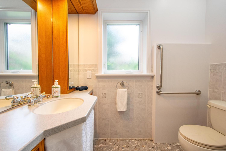 Bathroom 4, Ocean Bay View Luxury Guesthouse, Halifax