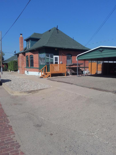 Exterior & Views 1, Quiet upstairs studio close to town 420 friendly, Las Animas