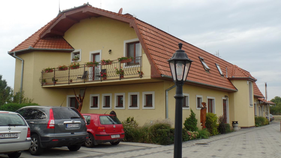 Others 3, Penzion pri rybniku, Dunajská Streda