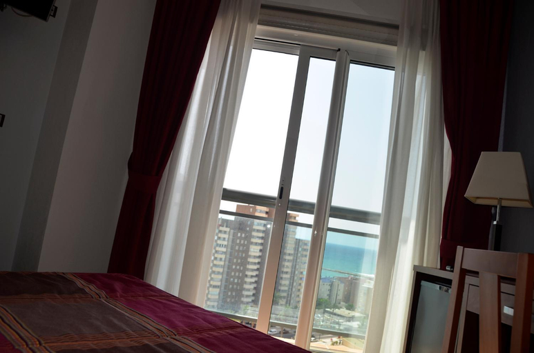 Bedroom 3, La Familia Gallo Rojo, Alicante
