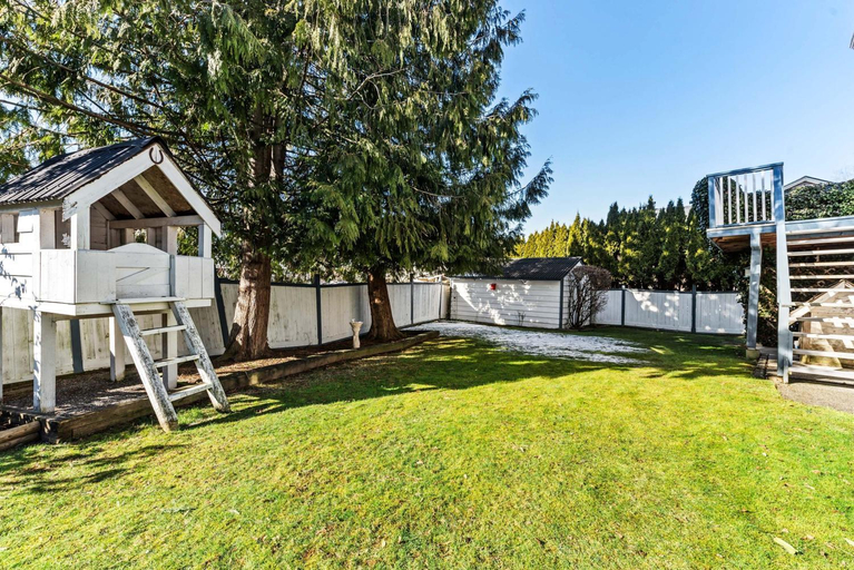 Exterior & Views 5, The Charming Hideaway-2 Beds-3 people In Hide-out Private Hidden Bedroom, Fraser Valley