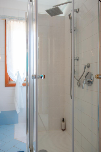 Bathroom 2, Villa Mariel, Napoli