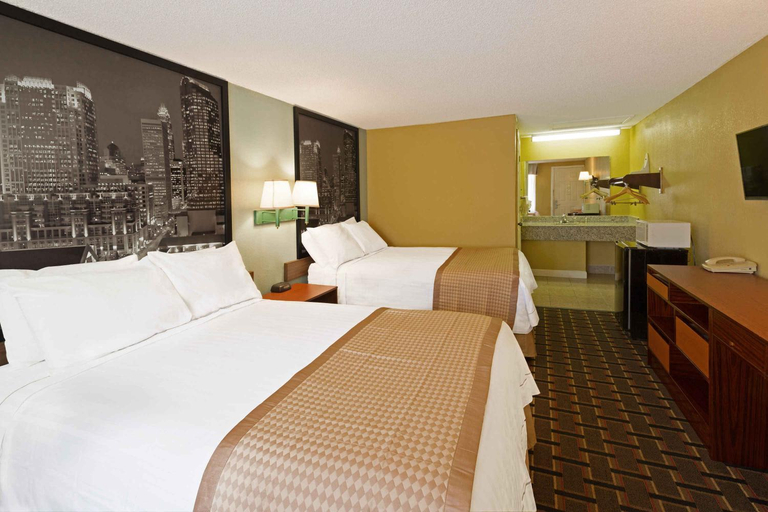 Bedroom 3, Rodeway Inn Charlotte Airport Area, Mecklenburg