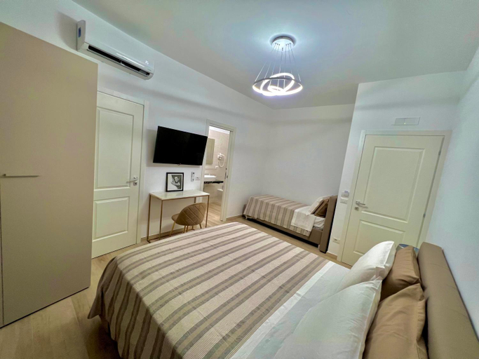 Others 2, Rooms San Leonardo, Crotone