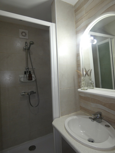 Others 5, A la maison B&B