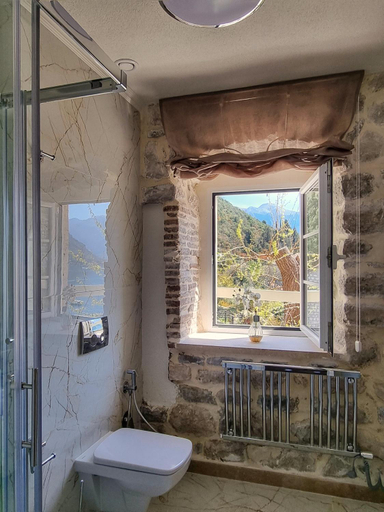 Bathroom 2, Casa Vita Nova