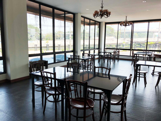 Food & Drinks 4, Hotel IYA, Khlong Luang