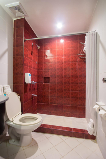 Bathroom 4, Microtel by Wyndham Eagle Ridge, General Trias