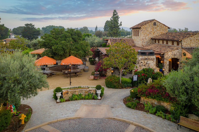Exterior & Views 2, Westlake Village Inn, Los Angeles