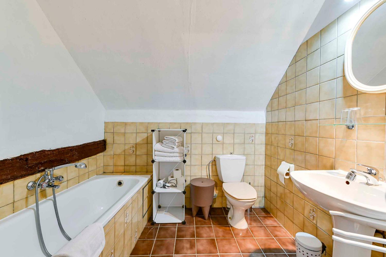 Bathroom 25