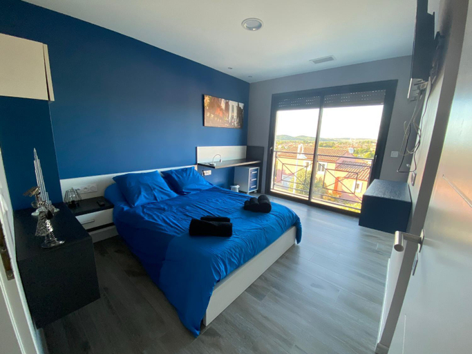 Bedroom 2, Blue Diamond Room, Aude