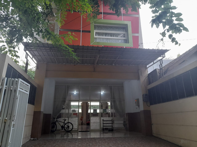 Exterior & Views, Homestay Family Syariah, Lamongan