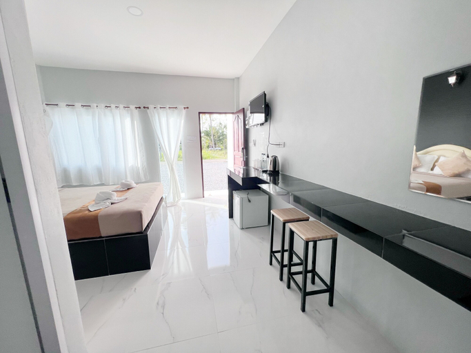Others 5, BM Beach Resort, Langu