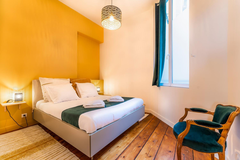 Bedroom 2, Appartements Climatises en Hyper Centre, Gironde