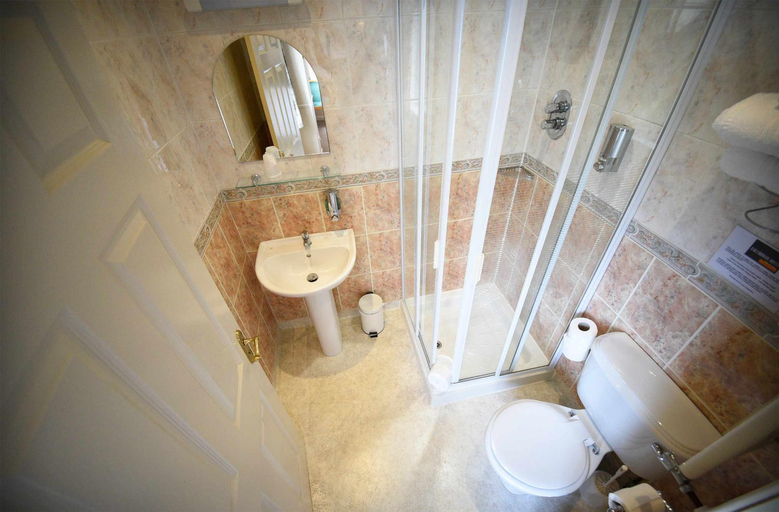 Bathroom 3, The Caledonian, Highland