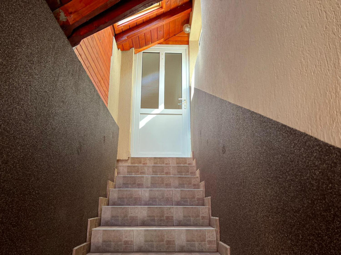 Others 5, Casa Nico, Sarmas