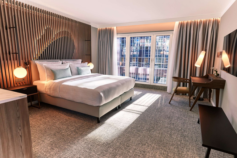Bedroom 3, Steigenberger Hotel Hamburg, Hamburg
