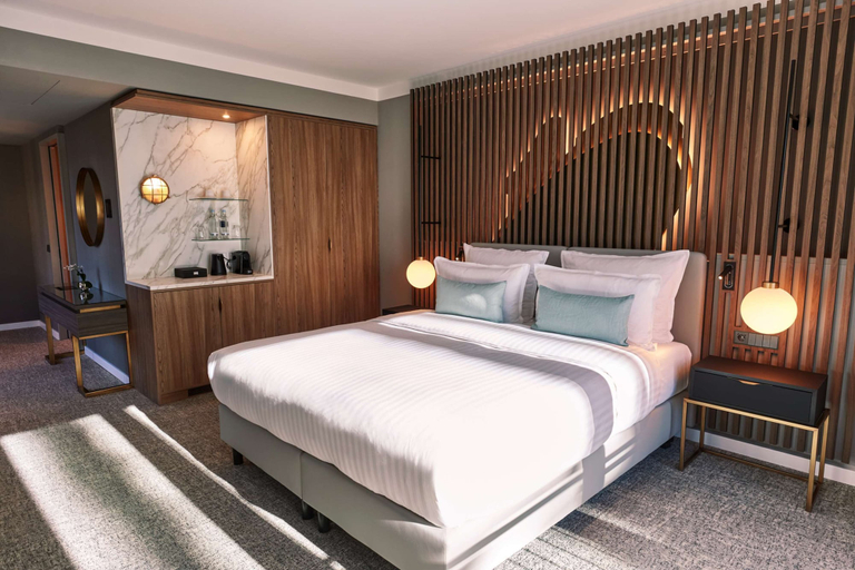Bedroom 4, Steigenberger Hotel Hamburg, Hamburg