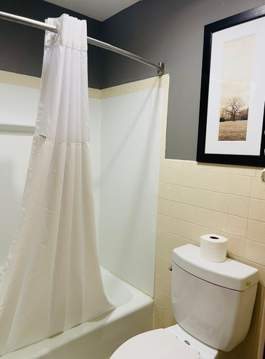 Bathroom 2, Scottish Inns Sparta (Sparta Inn), Monroe