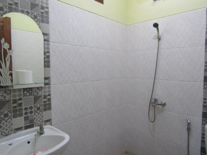 Bathroom 14