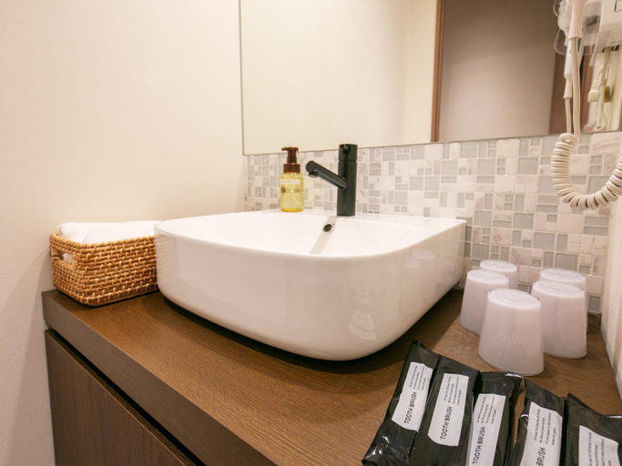 Bathroom 4, COCOSHUKU KURAMAE, Taitō