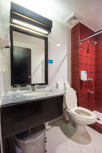 Bathroom 4, Microtel by Wyndham Eagle Ridge, General Trias