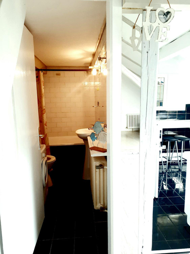 Bathroom 2, Deki & Kolet, Belgrade